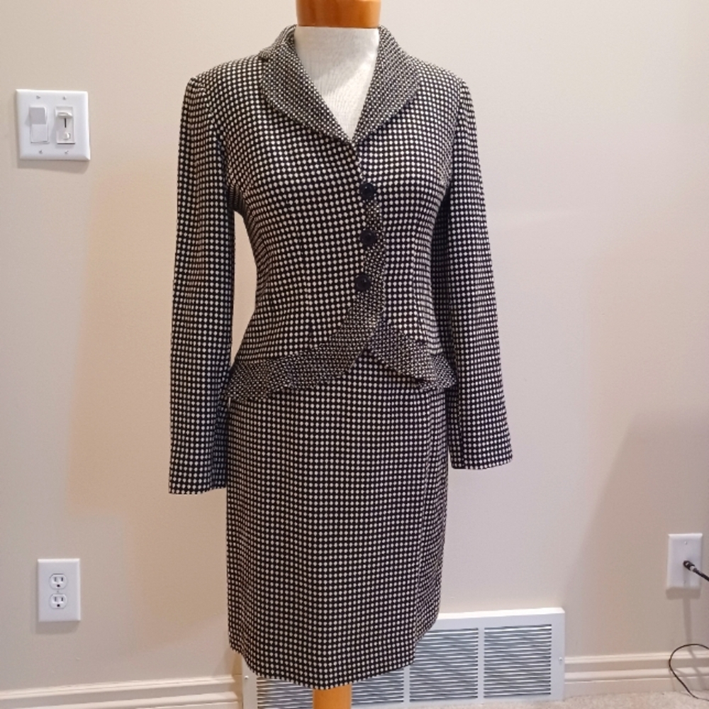 Neiman Marcus Exclusive Black and White Houndstooth Skirt Suit, sz 4